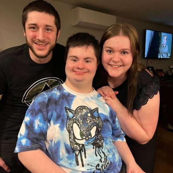 Meet your Posher, Cassandra - Picture 1 of 1